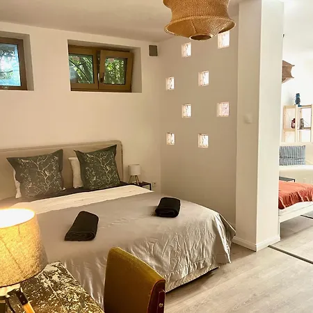 Vadrozsa Kertkapcsolatos アパート