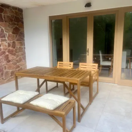 Vadrózsa Kertkapcsolatos Apartamento *